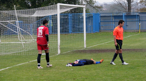 JKS Jarosław - Pogoń Leżajsk (1:4), 22.10.2011 r. - IV liga podkarpacka #IVLiga #jarosław #JKS #JKSJarosław #lezajsk #lezajsktm #leżajsk #PiłkaNożna #pogon #pogoń #PogońLeżajsk #seniorzy #sport