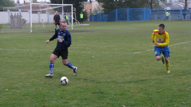 JKS Jarosław - Pogoń Leżajsk (1:4), 22.10.2011 r. - IV liga podkarpacka #IVLiga #jarosław #JKS #JKSJarosław #lezajsk #lezajsktm #leżajsk #PiłkaNożna #pogon #pogoń #PogońLeżajsk #seniorzy #sport