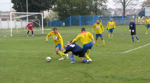 JKS Jarosław - Pogoń Leżajsk (1:4), 22.10.2011 r. - IV liga podkarpacka #IVLiga #jarosław #JKS #JKSJarosław #lezajsk #lezajsktm #leżajsk #PiłkaNożna #pogon #pogoń #PogońLeżajsk #seniorzy #sport