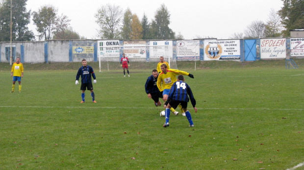 JKS Jarosław - Pogoń Leżajsk (1:4), 22.10.2011 r. - IV liga podkarpacka #IVLiga #jarosław #JKS #JKSJarosław #lezajsk #lezajsktm #leżajsk #PiłkaNożna #pogon #pogoń #PogońLeżajsk #seniorzy #sport