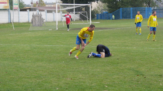 JKS Jarosław - Pogoń Leżajsk (1:4), 22.10.2011 r. - IV liga podkarpacka #IVLiga #jarosław #JKS #JKSJarosław #lezajsk #lezajsktm #leżajsk #PiłkaNożna #pogon #pogoń #PogońLeżajsk #seniorzy #sport