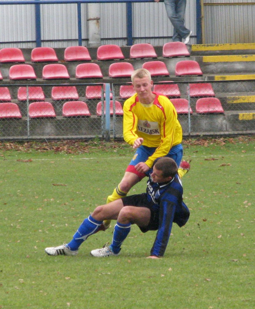 JKS Jarosław - Pogoń Leżajsk (1:4), 22.10.2011 r. - IV liga podkarpacka #IVLiga #jarosław #JKS #JKSJarosław #lezajsk #lezajsktm #leżajsk #PiłkaNożna #pogon #pogoń #PogońLeżajsk #seniorzy #sport