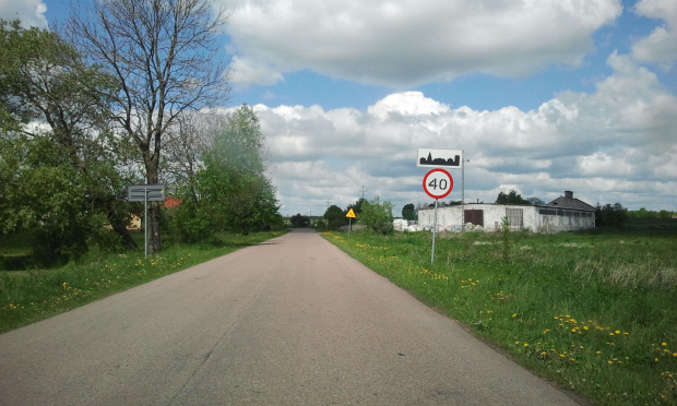 Bo 50 km/h to za dużo! Przypominacie sobie argumentację uzasadniającą zmniejszenie maksymalnej prędkości w mieście z 60km/h do 50km/h. Idąc tym tropem, można posunąć się dalej i zarządać zwolnienia do 30-20-10km/h. Przykłady z ograniczeniem do 30km/h n...