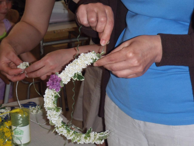 Kolejne zdjęcia z zajęć praktycznych Studium kształcącego w zawodzie florysta udostępniła Renata Galas. Jednostki lekcyjne: Kompozycje w naczyniu, Pozyskiwanie materiału florystycznego, Kopozycje w naczynku #Sobieszyn #Brzozowa #Florysta