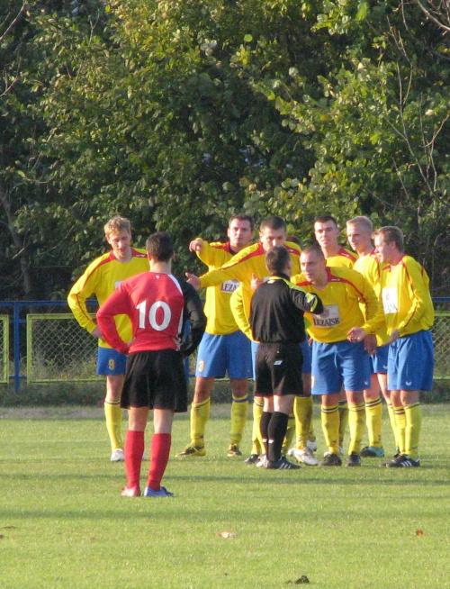 Pogoń Leżajsk - KS Zaczernie (2:0), 26.10.2011 r. - Okręgowy Puchar Polski #lezajsk #lezajsktm #leżajsk #PiłkaNożna #pogon #pogoń #PogońLeżajsk #seniorzy #sport #zaczernie