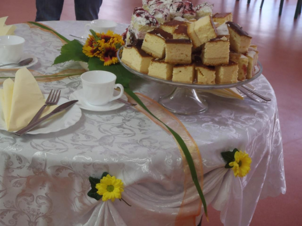 Na ostatnich w tym roku zajęciach słucahcze Studium kształcącego w zawodzie florysta wykonywali dekoracje stołu. Zdjęcia udostępniła Renata Galas #Sobieszyn #Brzozowa #Florysta