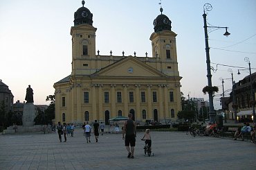 Plac Koszuta w Debreczynie, wieczorem #Debreczyn #Węgry