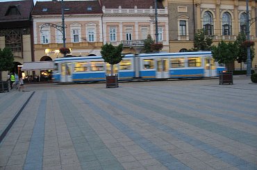 Plac Koszuta w Debreczynie, wieczorem #Debreczyn #Węgry