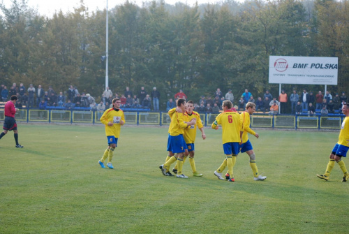 Pogoń Leżajsk - Żurawianka Żurawica (3:1), 29.10.2011 r. - IV liga podkarpacka #IVLiga #lezajsk #lezajsktm #leżajsk #PiłkaNożna #pogon #pogoń #PogońLeżajsk #seniorzy #sport #żurawianka #ŻurawiankaŻurawica #żurawica