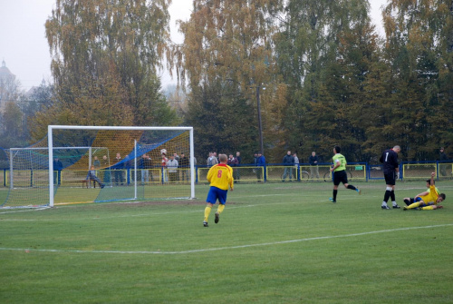 Pogoń Leżajsk - Żurawianka Żurawica (3:1), 29.10.2011 r. - IV liga podkarpacka #IVLiga #lezajsk #lezajsktm #leżajsk #PiłkaNożna #pogon #pogoń #PogońLeżajsk #seniorzy #sport #żurawianka #ŻurawiankaŻurawica #żurawica