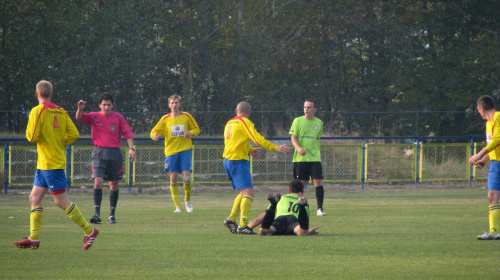 Pogoń Leżajsk - Żurawianka Żurawica (3:1), 29.10.2011 r. - IV liga podkarpacka #IVLiga #lezajsk #lezajsktm #leżajsk #PiłkaNożna #pogon #pogoń #PogońLeżajsk #seniorzy #sport #żurawianka #ŻurawiankaŻurawica #żurawica