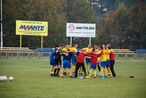 Pogoń Leżajsk - Żurawianka Żurawica (3:1), 29.10.2011 r. - IV liga podkarpacka #IVLiga #lezajsk #lezajsktm #leżajsk #PiłkaNożna #pogon #pogoń #PogońLeżajsk #seniorzy #sport #żurawianka #ŻurawiankaŻurawica #żurawica