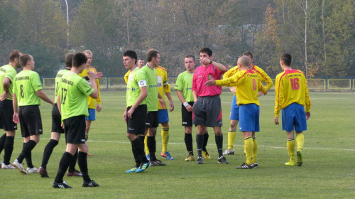 Pogoń Leżajsk - Żurawianka Żurawica (3:1), 29.10.2011 r. - IV liga podkarpacka #IVLiga #lezajsk #lezajsktm #leżajsk #PiłkaNożna #pogon #pogoń #PogońLeżajsk #seniorzy #sport #żurawianka #ŻurawiankaŻurawica #żurawica