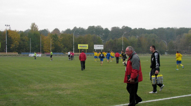 Pogoń Leżajsk - Żurawianka Żurawica (3:1), 29.10.2011 r. - IV liga podkarpacka #IVLiga #lezajsk #lezajsktm #leżajsk #PiłkaNożna #pogon #pogoń #PogońLeżajsk #seniorzy #sport #żurawianka #ŻurawiankaŻurawica #żurawica