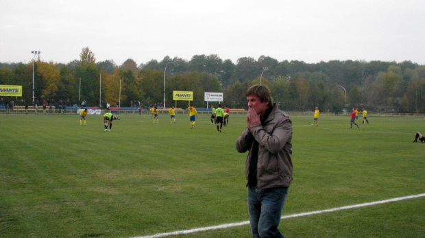 Pogoń Leżajsk - Żurawianka Żurawica (3:1), 29.10.2011 r. - IV liga podkarpacka #IVLiga #lezajsk #lezajsktm #leżajsk #PiłkaNożna #pogon #pogoń #PogońLeżajsk #seniorzy #sport #żurawianka #ŻurawiankaŻurawica #żurawica