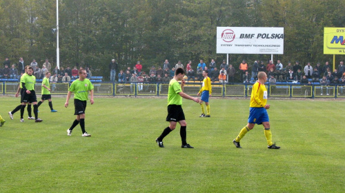 Pogoń Leżajsk - Żurawianka Żurawica (3:1), 29.10.2011 r. - IV liga podkarpacka #IVLiga #lezajsk #lezajsktm #leżajsk #PiłkaNożna #pogon #pogoń #PogońLeżajsk #seniorzy #sport #żurawianka #ŻurawiankaŻurawica #żurawica