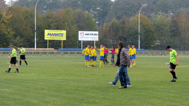 Pogoń Leżajsk - Żurawianka Żurawica (3:1), 29.10.2011 r. - IV liga podkarpacka #IVLiga #lezajsk #lezajsktm #leżajsk #PiłkaNożna #pogon #pogoń #PogońLeżajsk #seniorzy #sport #żurawianka #ŻurawiankaŻurawica #żurawica