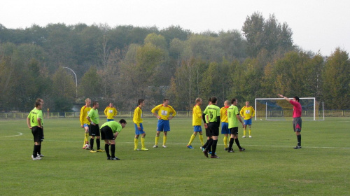 Pogoń Leżajsk - Żurawianka Żurawica (3:1), 29.10.2011 r. - IV liga podkarpacka #IVLiga #lezajsk #lezajsktm #leżajsk #PiłkaNożna #pogon #pogoń #PogońLeżajsk #seniorzy #sport #żurawianka #ŻurawiankaŻurawica #żurawica