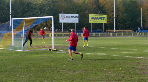 Pogoń Leżajsk - Żurawianka Żurawica (3:1), 29.10.2011 r. - IV liga podkarpacka #IVLiga #lezajsk #lezajsktm #leżajsk #PiłkaNożna #pogon #pogoń #PogońLeżajsk #seniorzy #sport #żurawianka #ŻurawiankaŻurawica #żurawica