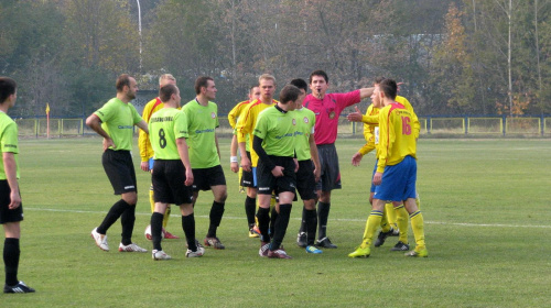 Pogoń Leżajsk - Żurawianka Żurawica (3:1), 29.10.2011 r. - IV liga podkarpacka #IVLiga #lezajsk #lezajsktm #leżajsk #PiłkaNożna #pogon #pogoń #PogońLeżajsk #seniorzy #sport #żurawianka #ŻurawiankaŻurawica #żurawica