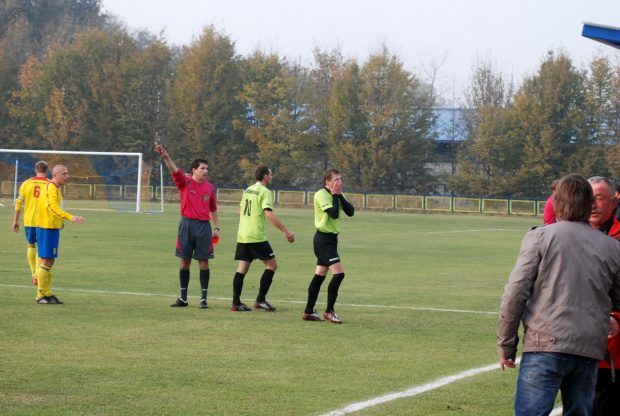 Pogoń Leżajsk - Żurawianka Żurawica (3:1), 29.10.2011 r. - IV liga podkarpacka #IVLiga #lezajsk #lezajsktm #leżajsk #PiłkaNożna #pogon #pogoń #PogońLeżajsk #seniorzy #sport #żurawianka #ŻurawiankaŻurawica #żurawica