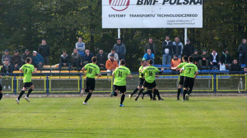 Pogoń Leżajsk - Żurawianka Żurawica (3:1), 29.10.2011 r. - IV liga podkarpacka #IVLiga #lezajsk #lezajsktm #leżajsk #PiłkaNożna #pogon #pogoń #PogońLeżajsk #seniorzy #sport #żurawianka #ŻurawiankaŻurawica #żurawica