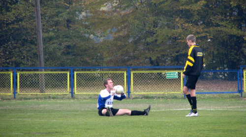 Pogoń Leżajsk - Sokół Nisko, 30.10.2011 r. - II liga podkarpacka juniorów starszych i młodszych #juniorzy #lezajsk #lezajsktm #leżajsk #nisko #PiłkaNożna #pogon #pogoń #PogońLeżajsk #SokółSokółNisko #sport