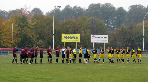 Pogoń Leżajsk - Sokół Nisko, 30.10.2011 r. - II liga podkarpacka juniorów starszych i młodszych #juniorzy #lezajsk #lezajsktm #leżajsk #nisko #PiłkaNożna #pogon #pogoń #PogońLeżajsk #SokółSokółNisko #sport