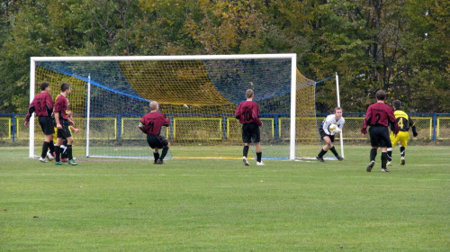 Pogoń Leżajsk - Sokół Nisko, 30.10.2011 r. - II liga podkarpacka juniorów starszych i młodszych #juniorzy #lezajsk #lezajsktm #leżajsk #nisko #PiłkaNożna #pogon #pogoń #PogońLeżajsk #SokółSokółNisko #sport