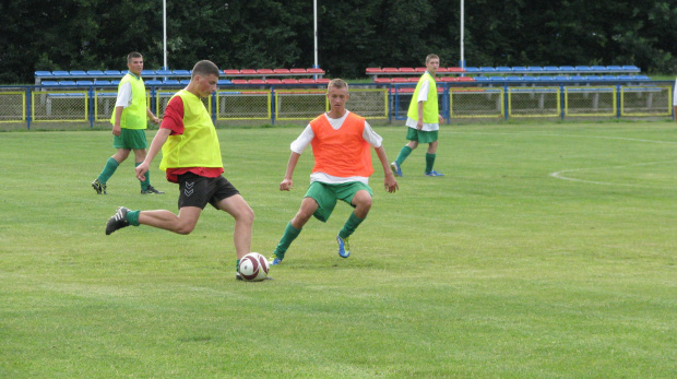 Pogoń Leżajsk (juniorzy) - Staromieszczanka Stare Miasto (seniorzy) 1:6 - sparing 26.07.2012 r. #lezajsk #lezajsktm #leżajsk #PiłkaNożna #pogon #PogonLezajsk #pogoń #PogońLeżajsk #sport #StareMiasto #staromieszczanka