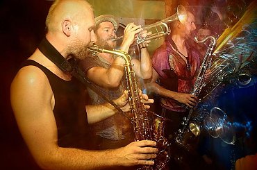 7. suwalskie Teatr-Akcje, PUB Komin, koncert Tsigunz Fanfara Avantura, 2 sierpnia 2012 #Suwałki #PUB #Komin #koncert #TsigunzFanfaraAvantura