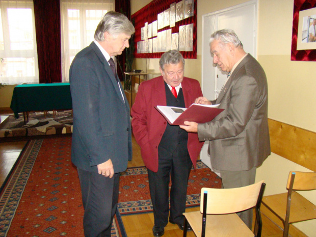 Mgr. St Jastrząb z niecierpliwością oczekiwał spotkania z Robertem obok dr. Kazimierz Sztaba #Staszów