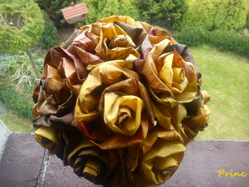 Bukiet róż z jesiennych liści-dzieło mojej żony