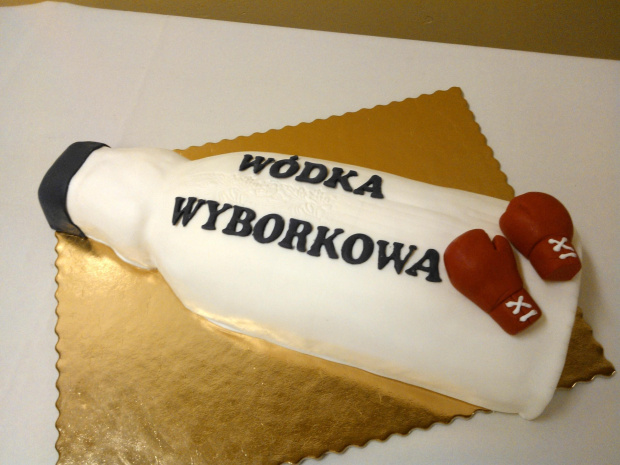 Wódeczka dla chłopaka #WódkaWyborowa #tort #alkohol #impreza