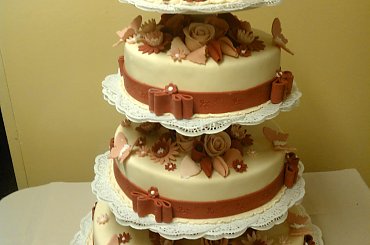 15 kg torcik w trzech odcieniach różu #wesele #WeselneTorty #torty #kościół #kwiaty