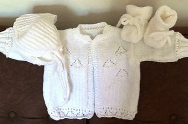 komplecik dla niemowlaka #druty #kaftanik #czapeczka #buciki