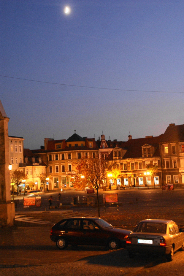 Gniezno nocą 1 listopada 2011 #Gniezno #rafiński #xnifar