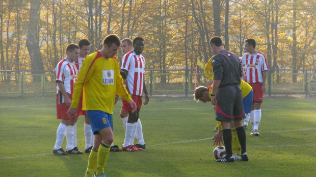 POGOŃ LEŻAJSK - ORZEŁ PRZEWORSK (1:2), 05.11.2011 r. - IV liga podkarpacka #IVLiga #lezajsk #lezajsktm #leżajsk #orzeł #OrzełPrzeworsk #PiłkaNożna #pogon #pogoń #PogońLeżajsk #przeworsk #sport