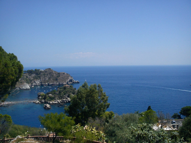 Isola Bela - wyspa położona nieco poniżej Taorminy #Sycylia #Taormina #IsolaBela