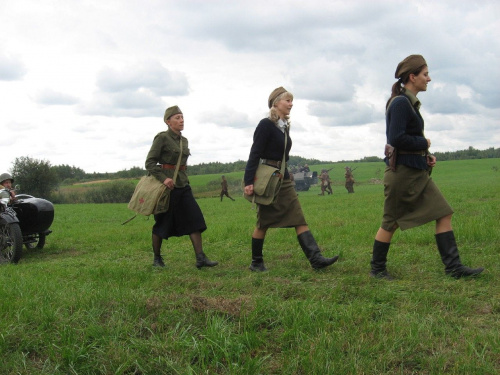 Prezentacja uczestników rekonstrukcji - dziewczęta z PWK - Przysposobienie Wojskowe Kobiet #TomaszówLubelski #rekonstrukcja #PWK
