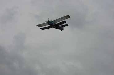 Zrzuty broni i zaopatrzenia dla oddziałów partyzanckich #TomaszówLubelski #rekonstrukcja #partyzanci