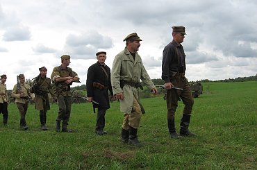 Prezentacja uczestników rekonstrukcji - partyzanci #TomaszówLubelski #rekonstrukcja #partyzanci