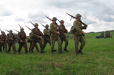 Prezentacja uczestników rekonstrukcji - żołnierze polscy #TomaszówLubelski #rekonstrukcja #Piechota1939
