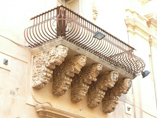 Palazzo Nicolaci Villadorata - maszkary #Noto #Sycylia