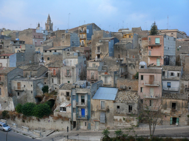 Ragusa, starożytne miasto zostało założone jako Hybla Heraia, gdy Sykulowie przenieśli się w głąb Sycylii, uciekając przed greckimi kolonistami #Ragusa #Sycylia