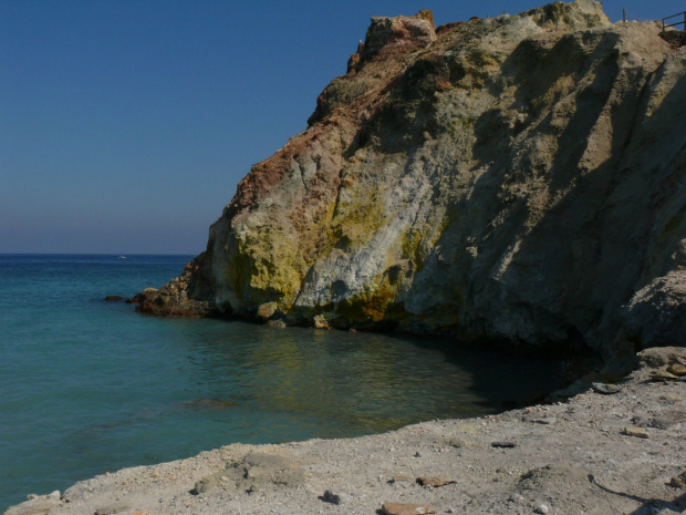Vulcano, nawet skały są tu "jajeczne" #Sycylia #WyspyLiparyjskie