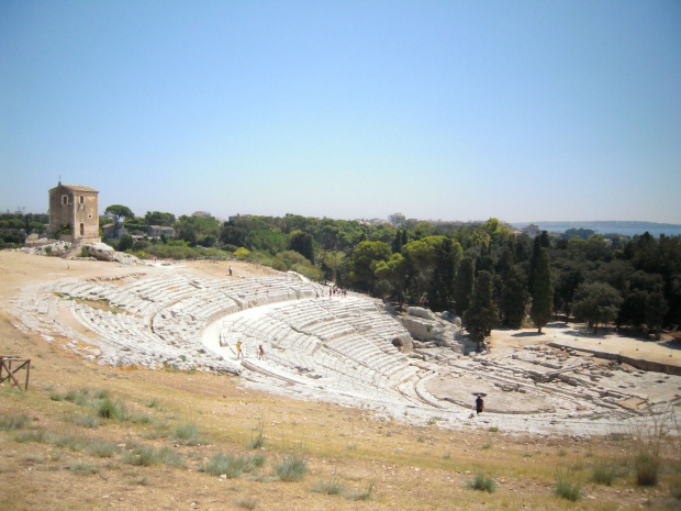 Park archeologiczny Neapolis - Teatr Grecki zaprojektowany przez Damakoposa, greckiego architekta w V wieku p.n.e. #Sycylia #Syrakuzy