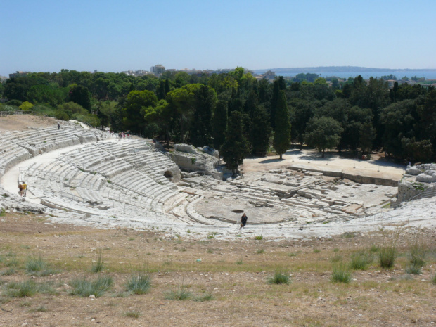 Park archeologiczny Neapolis - Teatr Grecki, rozbudowany w III w p.n.e przez Hierona II #Sycylia #Syrakuzy
