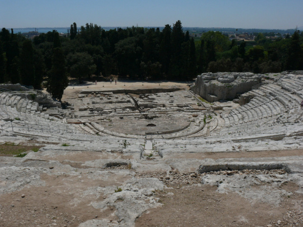 Park archeologiczny Neapolis - Teatr Grecki jest jednym z najważniejszych przykładów budowli teatralnych całego starożytnego świata #Sycylia #Syrakuzy