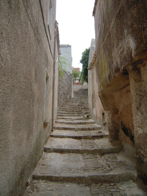 Erice - miasto ma średniowieczny charakter #Sycylia #Erice